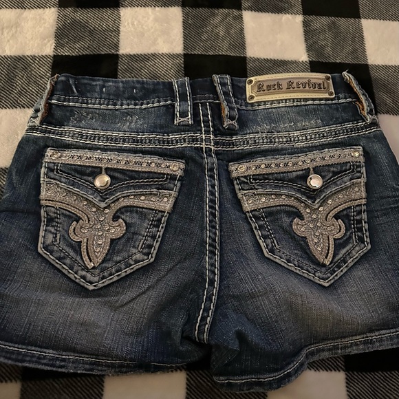 Shorts - Picture 2 of 3